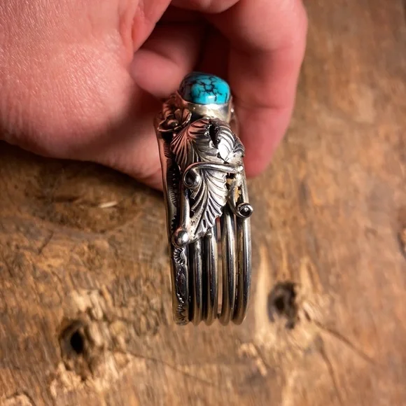 NAVAJO CUFF BRACELET by Tom Willeto, signed, sterling silver and turquoise - Picture 5 of 17